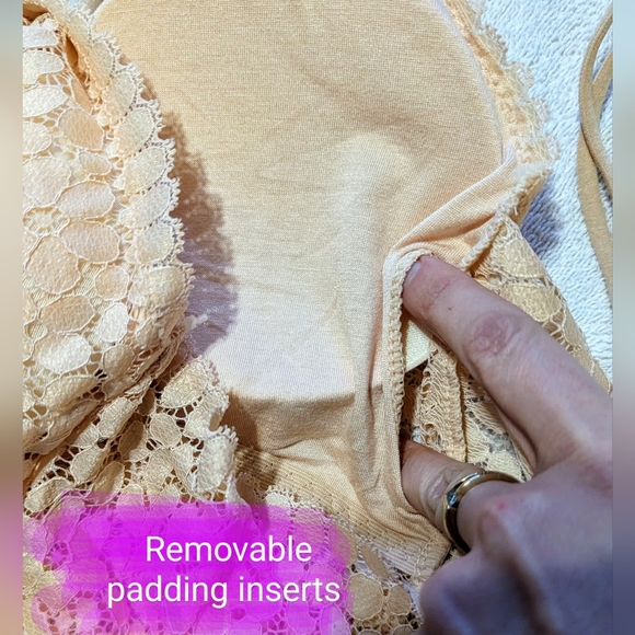 BNWT size medium crop top/bra, nude colour, super cute - Picture 4 of 14